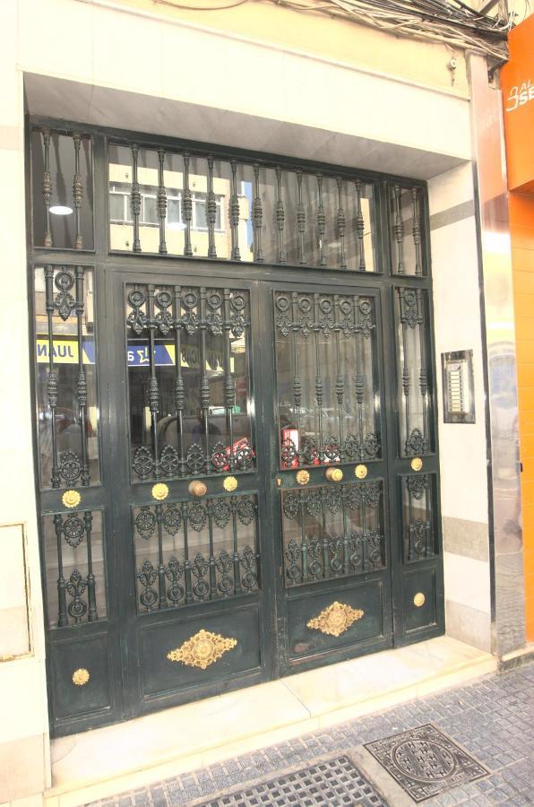 Habitacion En El Corazon Del Centro De Malaga Bagian luar foto