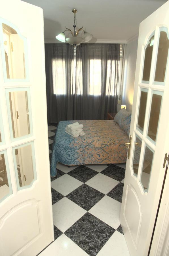 Habitacion En El Corazon Del Centro De Malaga Bagian luar foto