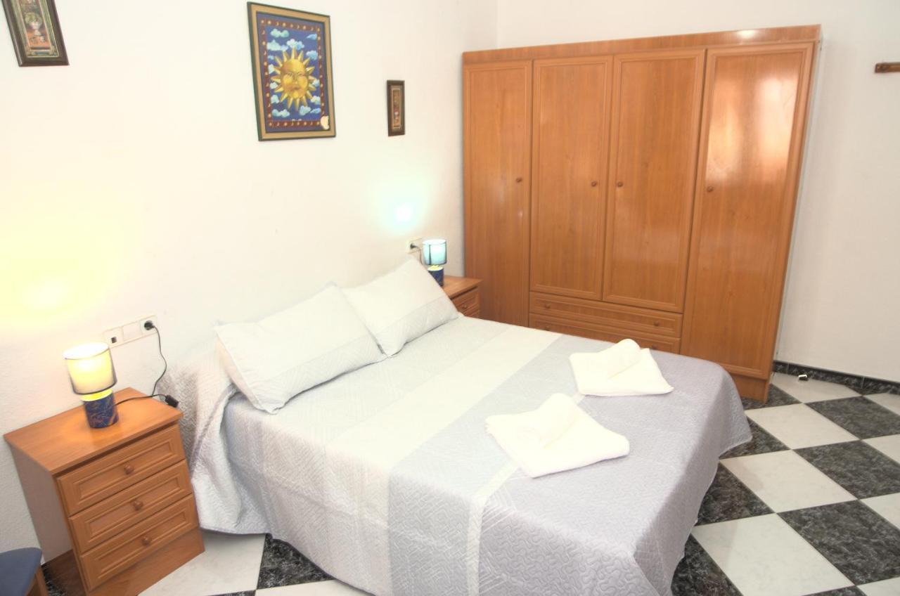 Habitacion En El Corazon Del Centro De Malaga Bagian luar foto